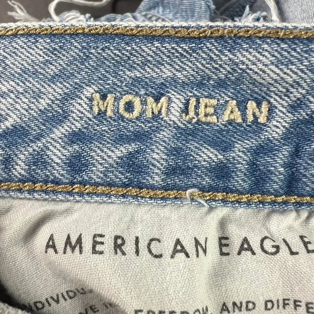 American Eagle Short Women 28* Mom Hi Rise Light Blue Faded Cut Off Jorts Tag 6R